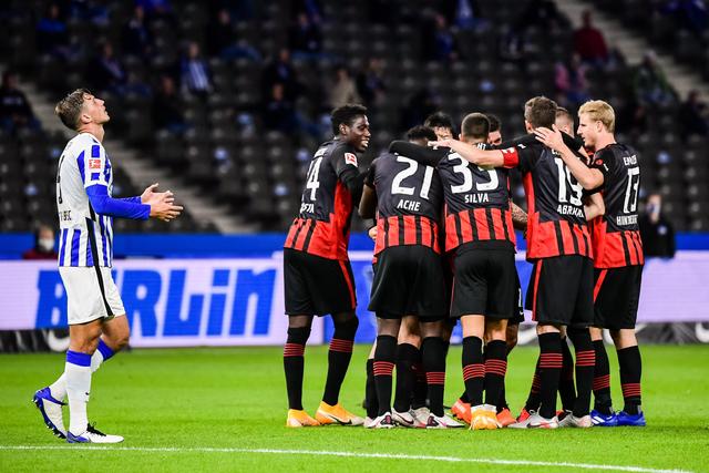 19岁张展硕在亚运会逆转夺金，潘展乐称其为“奇迹之子